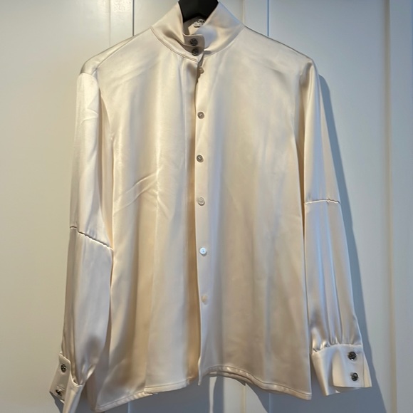 Stunning Chanel Metier D’Art 2018 silk blouse - Picture 3 of 12